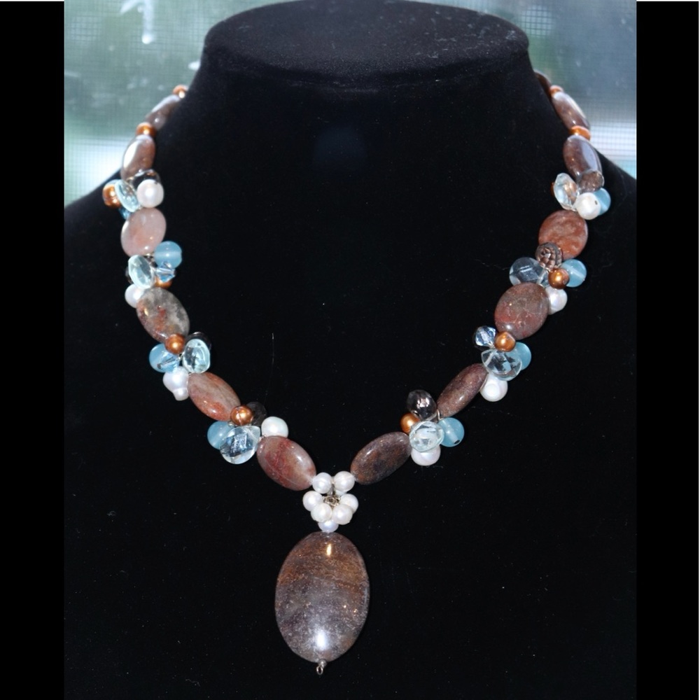 BEAUTIFUL LEPIDOLITE STONE NECKLACE IS LIKE NEW